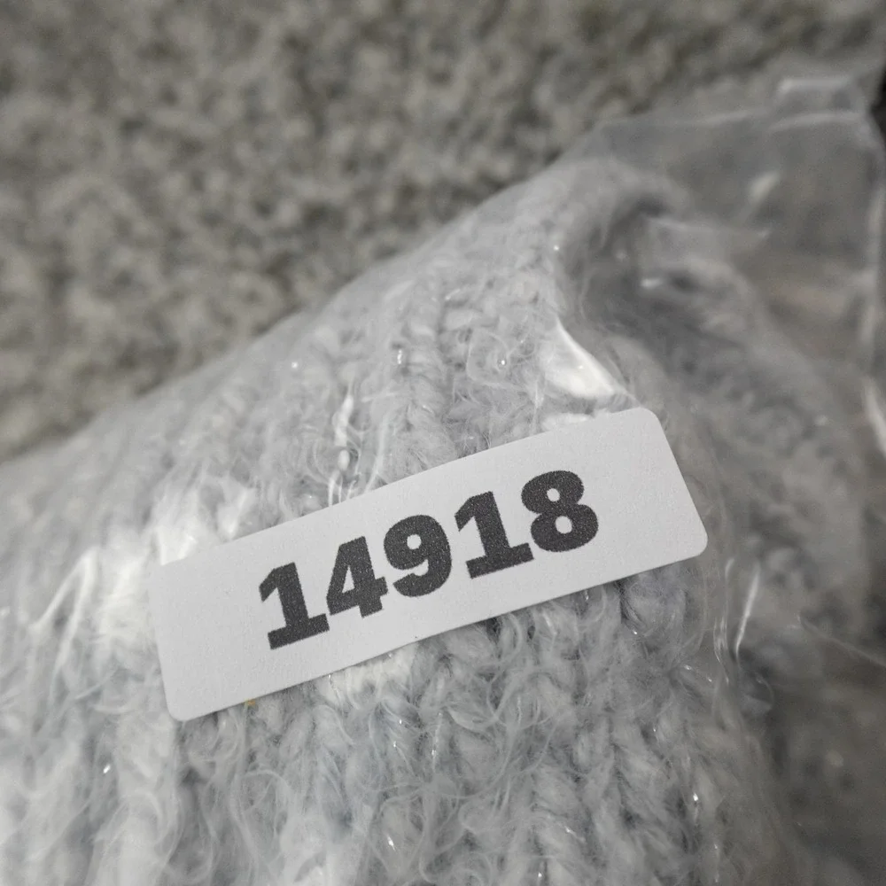 Abercrombie Fitch Sweater Womens M Gray‎ V Neck Ribbed Knit Pullover Soft Fuzzy